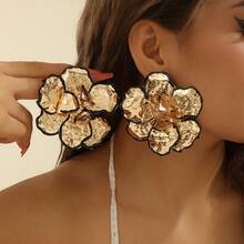 一对夸张金色珐琅花卉耳环