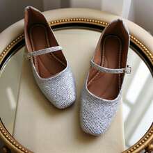 Sapatilha Feminina Bico Quadrado Glitter Prata – Leve, radiante, charmosa, sofisticada, envolvente, expressiva.