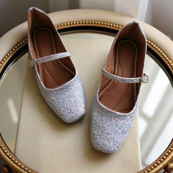 Sapatilha Feminina Bico Quadrado Glitter Prata – Leve, radiante, charmosa, sofisticada, envolvente, expressiva.