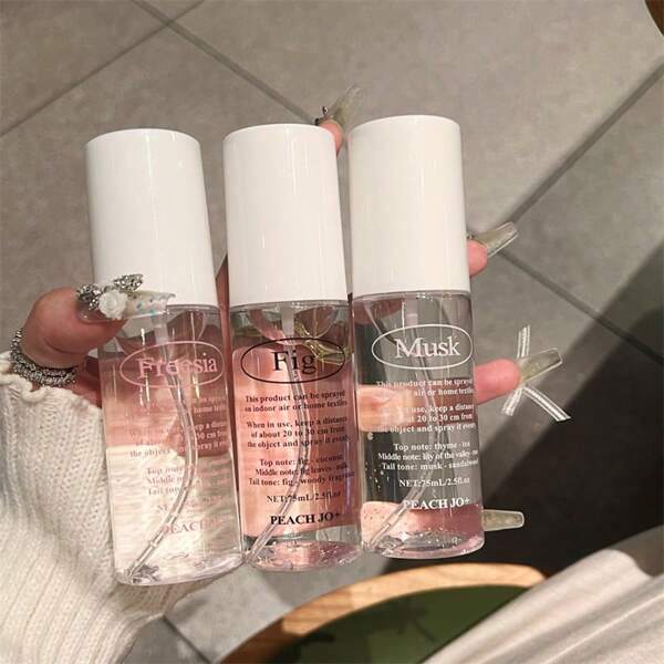 1pc/75ml/2.5fl.Oz Fabric Fragrance Spray, 3 Scents Available, PEACH JO + Minimalist Aesthetic, Long Lasting Fragrance, Suitable For Home, Bedroom, Wardrobe, Shoe Cabinet, Bathroom, Holiday Gift Gifts Birthday Graduation, Portable