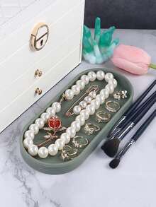 1 tavă pentru depozitarea bijuteriilor, capabilă să țină coliere, brățări, inele, cercei, unelte mici și cosmetice, potrivită pentru brățări cu mărgele, coliere, cercei, expuneri în magazin sau acasă