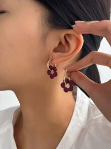 1 par de pendientes elegantes y sencillos con flores huecas de acrílico, adecuados para mujeres, para uso diario, regalo para amigos