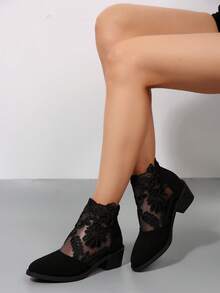 女士秋季时尚蕾丝踝靴，精美图案，适合日常出行，复古风格女士踝靴 - 黑色 - 查看 4