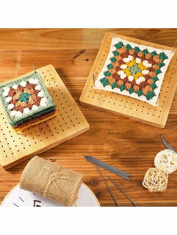 1 Stück Neues DIY handgefertigtes Wollstrickmatten-Set aus Bambus-Holzwolle, quadratisches Strickbrett mit Streifen, DIY Häkel-Einstellmaschine mit Formnadel und Garnloch, handgefertigtes Häkelblockbrett