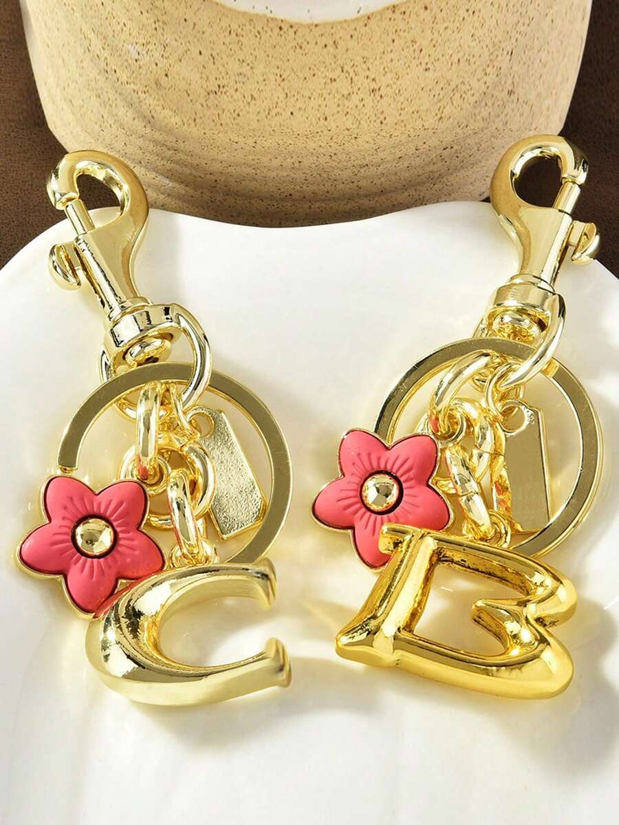 1 قطعة سلسلة مفاتيح أنيقة من سبيكة الزنك مطبوع عليها حرف وزهرة، سلسلة مفاتيح زهرية وحرفية للاستخدام على مدار العام، تميمة حقيبة مبتكرة بزهور الكرز والبرقوق، إكسسوارات سيارة وحقيبة مدرسية وأنماط غوثية وعيد الحب وعيد الميلاد، هدايا للمعلمين، حامل بطاقة الهوية