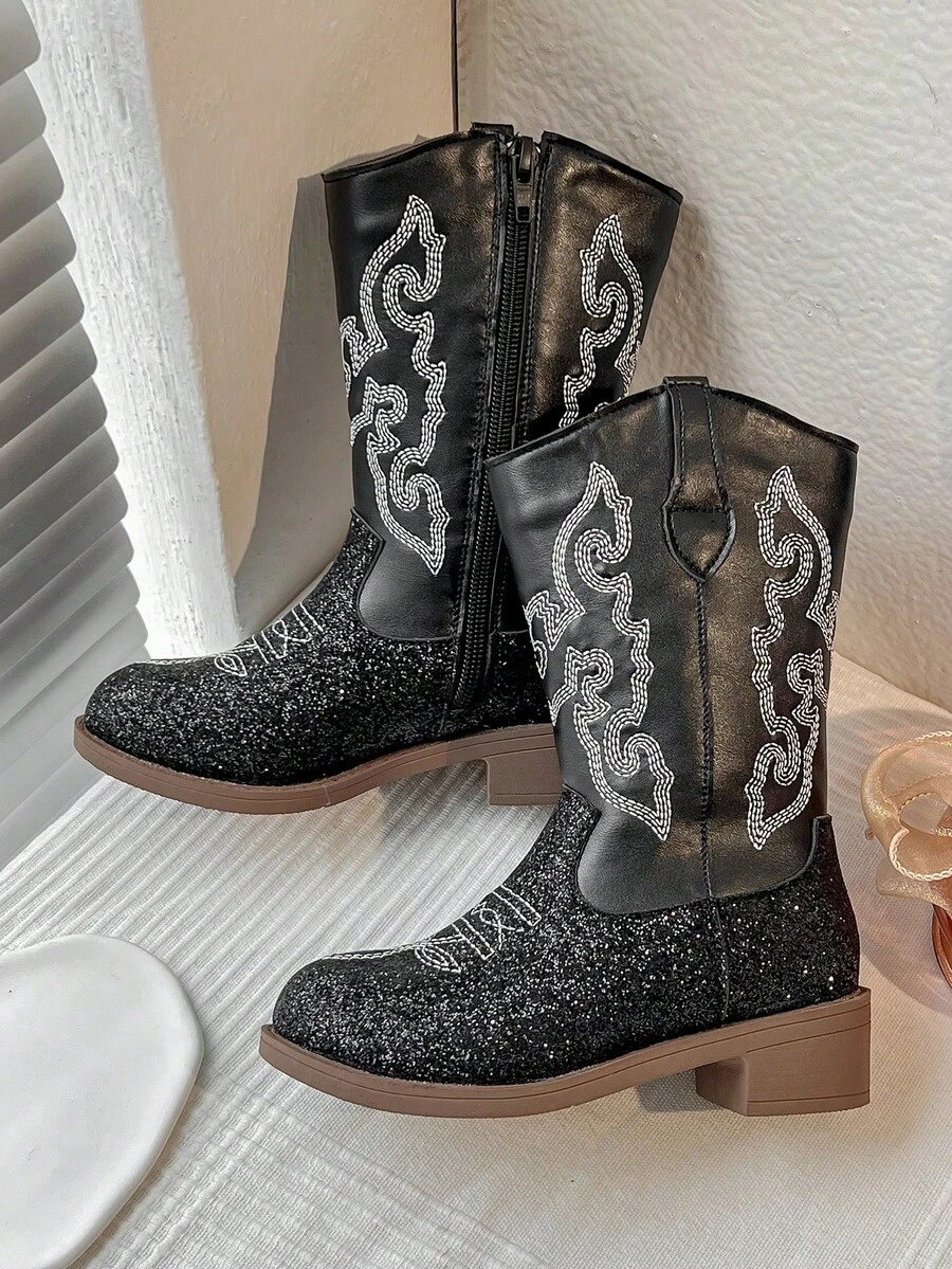 1雙女童黑色亮片鞋頭白色刺繡西式牛仔靴,側拉鍊、圓頭、低粗跟、中筒,旅行拍照風格 - 黑色 - 查看 1