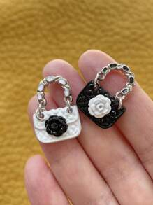 Vestido mini con tirantes de moda y dije de muñeca, 3/1 pieza - Accesorios DIY para decoración de bolsos en miniatura (no se incluye la correa del bolso, se puede hacer DIY como collar o bandolera) - Juego de accesorios de moda adorables para mejorar instantáneamente una casa de muñecas, tamaño en miniatura (consultar el tamaño en las imágenes, tener cuidado para quienes les importe el tamaño)
