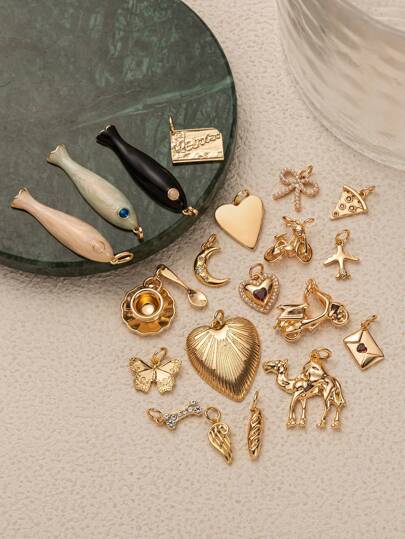 1 pièce de pendentif de voyage avec thème bleu : petit poisson, coquillage d'amour, lune, pizza, avion, ailes, lettre d'amour, nœud, tasse à café, bicyclette, carte postale, moto, chameau, papillon, petit poisson noir et blanc, incrusté de zirconium. Utilisé pour fabriquer des colliers, bracelets, boucles d'oreilles, porte-clés, boucles de sac, chaînes de chaussures. Placage or 18 carats, imperméable et anti-transpiration. Bijoux et accessoires pour femmes, cadeaux pour épouses, mères, petites amies