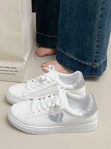 Women's White Heart Shaped Casual Flat Shoes, Fashion, Comfortable, Versatile, Won't Hurt Feet