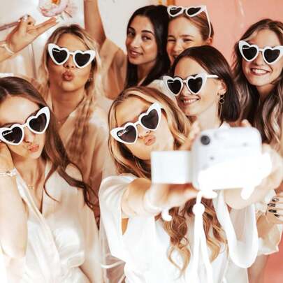 Women's Heart-Shaped Sunglasses, Fashion Classic, Eye-Protective Design, Retro Cute, Classic Style, UV-Blocking Mirrored Lens, 100% Blocks Harmful UVA, UVB And UVC Rays, Protects Eyes From Sun Damage, Comfortable Wear, Suitable For All Occasions.