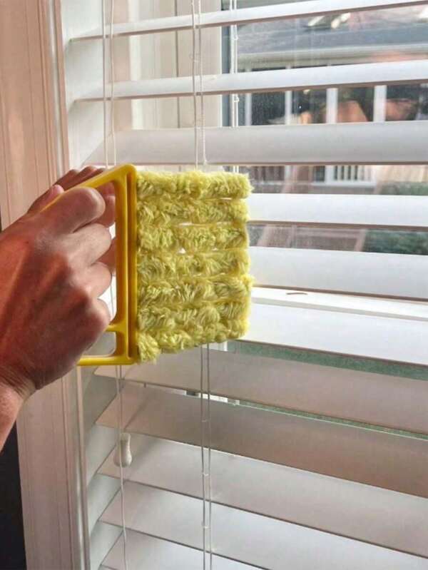 1 escova para limpeza de persianas, escova para fendas de ventilação de ar condicionado (removível e lavável), escova de limpeza portátil, limpador de janelas, escova para tirar pó de exaustor, escova para fendas laterais sem necessidade de manutenção (removível).
