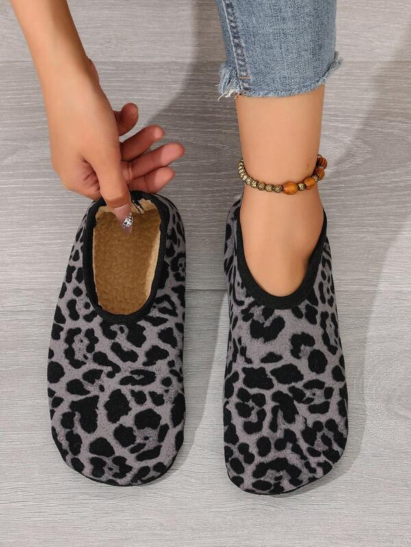 Women's Slip-On House Slippers - Soft Anti-Slip Warm Sole, Comfortable Lining Suitable For All Seasons, Versatile For Yoga, Diving, Dancing, Travel & Hotel Use, Easy To Carry And Machine Washable, Random Pattern