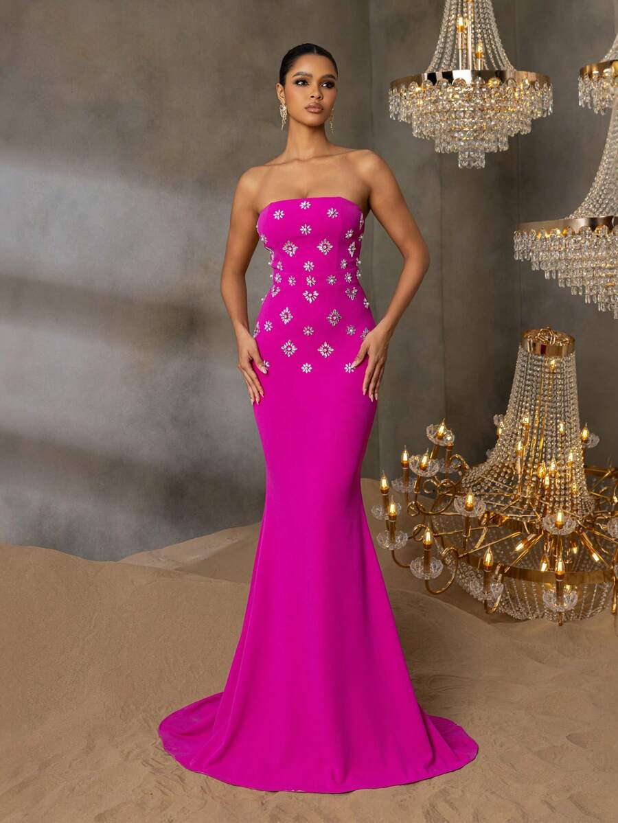 Faeriesty Đầm Maxi trang trọng thanh lịch với cổ khoét sâu và điểm nhấn là họa tiết hoa đính đá - Dáng đuôi cá, đuôi dài chấm đất dành cho tiệc Gala, tiệc cưới, dạ hội và tiệc cao cấp - Màu Hồng Tươi - Xem 1