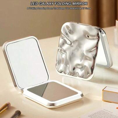 带灯LED翻转化妆镜，触控操作，可充电，可折叠便携，手持旅行化妆镜，小巧便携，适合旅行、化妆、居家使用，男女通用口袋大小双面放大化妆镜，可折叠，可放入钱包，是送给女性/母亲的绝佳礼物，也是情人节、母亲节的理想之选，可用于家居装饰、返校季房间装饰和学习用品。