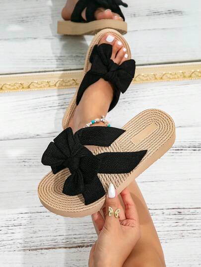 Women's Spring/Summer Shoes Combining European, Japanese And Korean Fashion Elements, Casual Sweet, Youthful And Vibrant, Decorated With Bow Accessories, Suitable For Pairing With Jeans, Also Suitable For Beach Vacation, Nightclub, KTV Party, Music Festival And Other Occasions. Black And Khaki Women's Flat Sandals, Summer Footwear, Beach Shoes, French Chic Style, Personalized Simple And Versatile, Comfortable And Lightweight, Breathable And Shock-Absorbing.