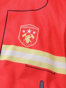 Set de 2 piezas para niños pequeños: Camiseta de manga corta con cuello redondo y estampado de bombero de dibujos animados, y pantalones cortos deportivos flojos rojos de estilo casual y chic de la calle