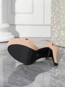 1 Pair Women's Solid Color Street Style PU Leather Buckle Strap High Heel Waterproof Platform Sandals, Apricot Color, Summer Party Wear