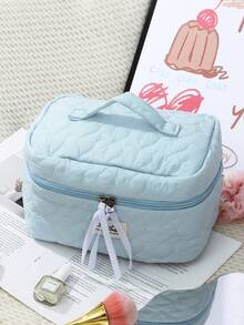 1 件/套 这款蓝色爱心绗缝包小巧清新可爱，是一款时尚休闲便携的化妆包，也可用于收纳卫生巾、有线耳机、充电器、耳机等物品，是旅行化妆包、护肤包、糖果化妆包、护士用品、节日礼物等的理想之选。它还可以用作收纳包、化妆品整理包、桌面整理包、圣诞礼物、小袋子、礼品袋/小手提包、化妆品整理包、迷你袋、大容量袋等，是送给女性的绝佳礼物。 - 藍色 - 查看 5