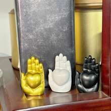 1 Peça, Ornamento de Gesto em Forma de Coração, Ornamento da Mão de Buda do Coração Amoroso. É uma Decoração Clássica para o Lar. Esses Ornamentos Podem Ser Colocados em Mesas, Mesas de Cabeceira, Mesas de Centro da Sala de Estar, Etc., Adicionando um Ambiente Quente e Romântico aos Casamentos. Eles Também Podem Servir como Decorações Festivas e Adornos para Confissões de Namoro, Criando uma Pequena Surpresa para o seu Amor na Vida Diária.