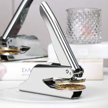 1 件不锈钢压花印章，巴洛克风格 26 个字母 A-Z 首字母系列，带花卉图案，手持式图书馆印章，首字母压花印章，婚礼压花印章，纸质压花印章，适用于书籍、信封、婚礼请柬和图书馆材料学校用品，返校