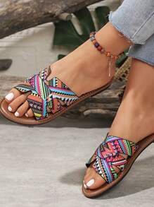 Nuovi sandali infradito piatti comodi e minimalisti per donne taglia forte, con punta rotonda e design traforato, scarpe casual alla moda per l'esterno, vacanze e spiaggia per l'estate