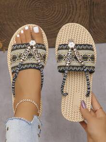夏季复古休闲黑色绑带凉鞋，饰以金色条纹、刺绣和编织纹理设计，平底软底人字拖，适合日常休闲、观光、度假、音乐节、活动等场合。 - 黑色 - 查看 4