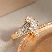 Luxury Copper Alloy Inlaid Shiny Synthetic Cubic Zirconia Ring, Suitable For Women, Oval Shaped Ring Is A Party Accessory Jewelry Gift For Female, Banquet