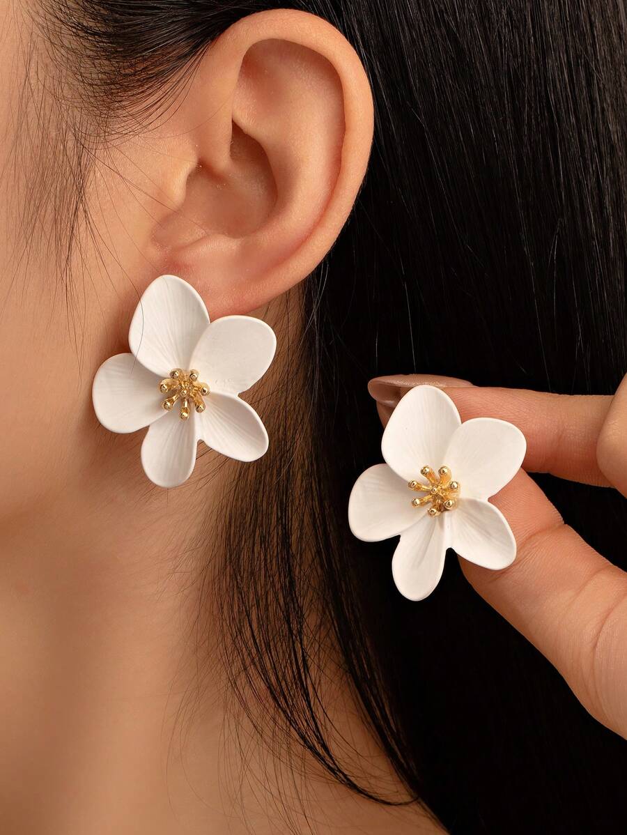 1 Pair Of Retro French Court Style Matte Metal Earrings, Metal Flower Earrings, Summer Petal Earrings
