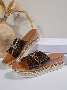 Novas Sandálias de Praia da Moda com Textura Animal, Tira com Fivela Única, Mulheres, Bico Quadrado, Plataforma, Sola Composta com Revites, Uso Externo Verão