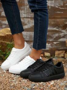 1 par de zapatillas deportivas casuales blancas de mujer con cordones, con diseño de rayas, puntera redonda y versátiles, adecuadas para uso casual y skateboarding