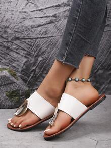 صنادل شاطئ مسطحة على الطراز الأوروبي والأمريكي الكلاسيكي للصيف. أنيقة ومتعددة الاستخدامات. ارتديها وستصبحين أجمل فتاة في الصيف'