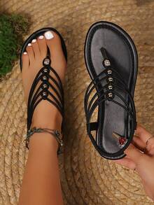 صندل شاطئ نسائي مسطح لفصل الصيف، ذو قاعدة ناعمة وجلد مرن، مزين بحجر الراين على الشكل البوهيمي الروماني، مناسب للفساتين والعطلات