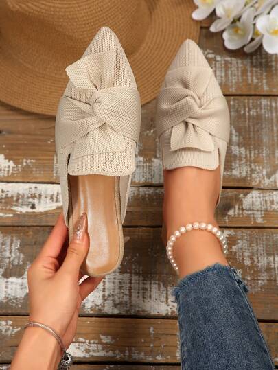 2025 秋季米色穆勒平底鞋，尖头女式露背一脚蹬乐福鞋，带超大蝴蝶结装饰，优雅百搭的一脚蹬凉鞋，适合春夏季