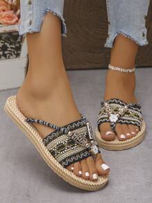 夏季复古休闲黑色绑带凉鞋，饰以金色条纹、刺绣和编织纹理设计，平底软底人字拖，适合日常休闲、观光、度假、音乐节、活动等场合。 - 黑色 - 查看 6