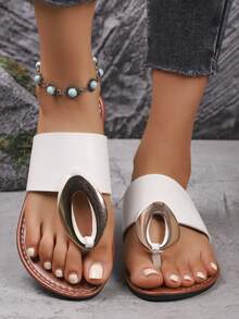 صنادل شاطئ مسطحة على الطراز الأوروبي والأمريكي الكلاسيكي للصيف. أنيقة ومتعددة الاستخدامات. ارتديها وستصبحين أجمل فتاة في الصيف'