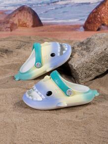 Sandalias transpirables con diseño de tiburón de dibujos animados para niños, zapatos de jardín de EVA antideslizante y de alta elasticidad, zapatos de playa de bloques de colores arcoíris