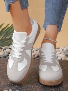 2025 新款女士时尚运动鞋，时尚灰色撞色设计休闲系带舒适防滑一脚蹬平底橡胶鞋底运动训练鞋