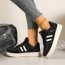 女士休闲运动鞋，拼色学院风一脚蹬 PU 皮革仿纽扣滑板鞋，女士运动鞋，适合办公室、海滩、婚礼、派对、学院、家居、健身房、户外、春季、夏季、秋季、冬季