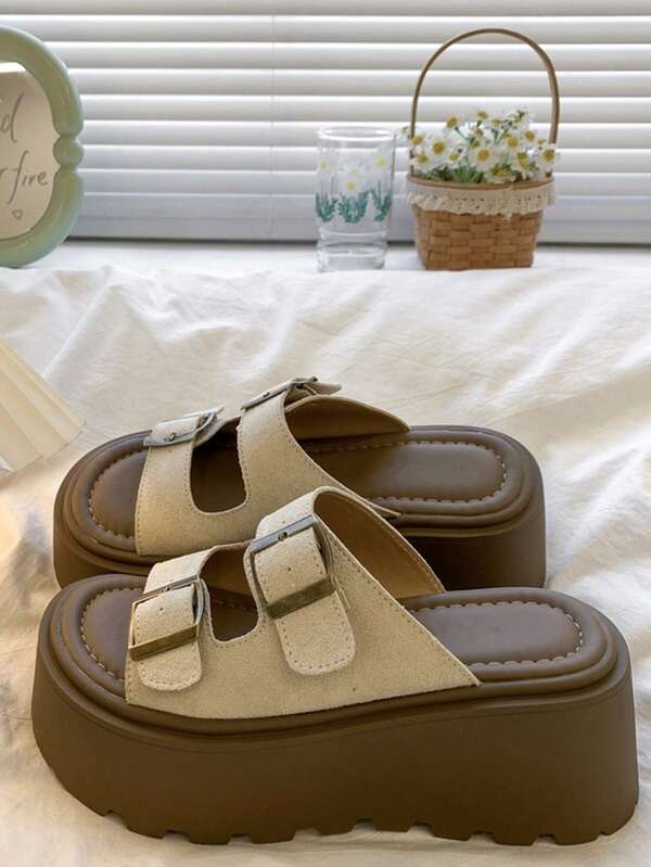 صنادل بنعل سميك برقبة مستديرة ومفرغة للنساء، صيفي كاجوال للارتداء في نزهات الشاطئ ، تصميم جديد لعام 2025، تناسب الفساتين وملابس الشاطئ