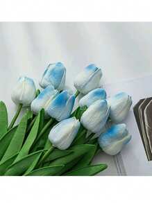 Tulipanes artificiales azules con un toque realista, en forma de ramos de flores artificiales. Son adecuados para arreglos de boda, ramos de novia DIY y para decorar habitaciones, restaurantes, cocinas, salas de estar, dormitorios y hogares. Pueden usarse como regalos para cumpleaños, San Valentín, Día de la Madre, Día del Padre y durante la temporada de graduación.