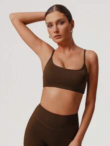 Sodalemon 女士纯色加厚运动文胸和瑜伽紧身裤两件套，简约设计，适合夏季健身训练。 - 棕色 - 查看 5