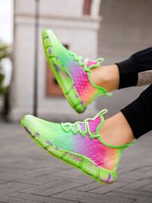 Chaussures de course à semelle souple et colorée pour hommes. Chaussures de couple avec rehausseur de hauteur en tulle. Convient pour les fêtes, les sorties, le fitness et les tenues décontractées.