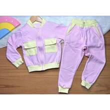 Winter Set For Girls Pink Lilac Jacket Zipper Front Pockets Pants Lined Sweatshirt Thermal Clothing Comfortable Cozy Stylish Modern Complete Look Cold Coat Warm Clothing High Quality Thick Fabric Soft Touch Elastic Waist Cuffs Delicate Details Sophisticated Appearance Children's Clothing For Women Winter Fashion Style Perfect Gift Charming Look Elegant Clothing Stylish Girl Look For A Walk School Travel Vacation Clothing For Cold Protection Baby Clothing For Children Comfortable Versatile Practical Clothing To Wear With Boots Sneakers Combat Boots Casual Clothing Fashionista Timeless Piece Cold Clothing That Warms And Charms Stylish Clothing For Cold Days Charming Appearance Set That Transmits Comfort Beauty Functionality Ideal Winter Piece Clothing That Combines Style And Warmth - 粉黃色 - 查看 3