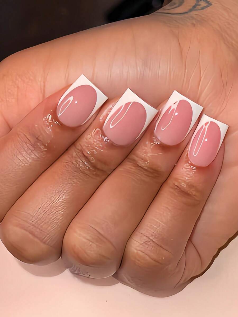 24 Pezzi di Unghie Finte Quadrate Corte Rosa Opache con Bordo Bianco, Stile Manicure Francese Minimal, Design Versatile, Adatte per Smalto Gel e Adesivi per Cuticole