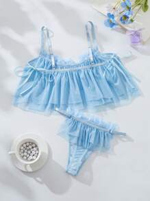 Lingerie sexy con camisola da notte in in rete trasparente con design a taglio, collo alla halter e schiena scoperta. La vestaglia in in rete con dettagli in pizzo è una seduttiva vestaglia da camera. Lingerie sexy.