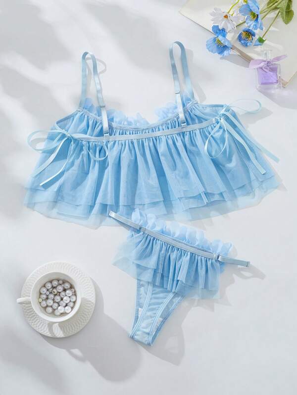 Lingerie sexy con camisola da notte in in rete trasparente con design a taglio, collo alla halter e schiena scoperta. La vestaglia in in rete con dettagli in pizzo è una seduttiva vestaglia da camera. Lingerie sexy.