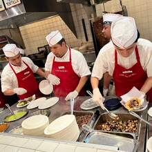 100/50个纸盘，日常使用沙拉盘，蛋糕盘，烧烤盘，微波炉适用，适用于婚礼，家庭聚会，自助餐，夏季泳池派对，生日派对，返校，可堆肥甘蔗纸盘，一次性盘子