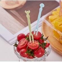 50 piezas de lindo juego de tenedores de frutas para uso doméstico, brochetas de frutas desechables de plástico, tenedores pequeños para comer pasteles y ensaladas de verduras en casa - Verde - Ver 2