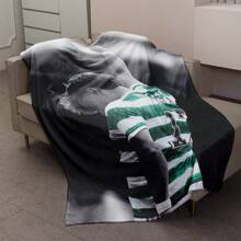 Keltisch-Fußballverein Spieler Heldenpose Themen Flanell Decke - Extra große gemütliche ganzjährige Polyester Wurfdecke für Bett und Sofa, modernes geometrisches Muster, Digitaldruck, maschinenwaschbar, geeignet für Reisen, Camping und Schlafen, einzigartiges Feriengeschenk