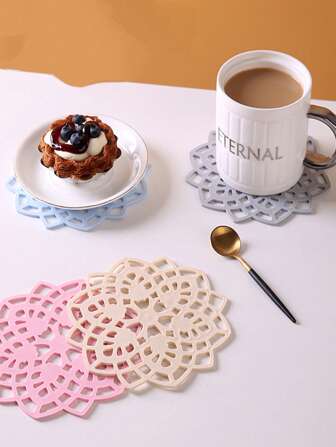 Tapis de protection thermique minimaliste à motif floral, dessous de verre en caoutchouc doux antidérapant, tapis résistant à la chaleur pour la maison, la table basse, la table, les tasses, les assiettes, forme de pétale créative
